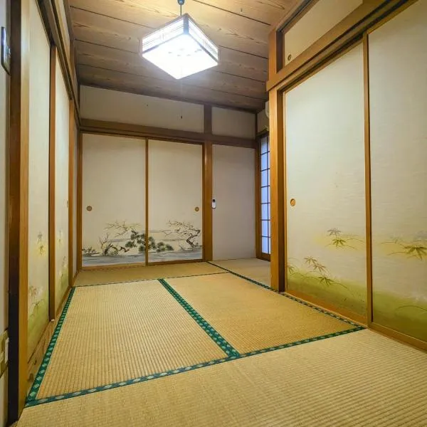 Tatami House 3minutes from Keisei Usui Station 30minutes from Narita Airport 58minutes from Asakusa 49 minutes from Oshiage 65minutes from Ginza、佐倉市のホテル