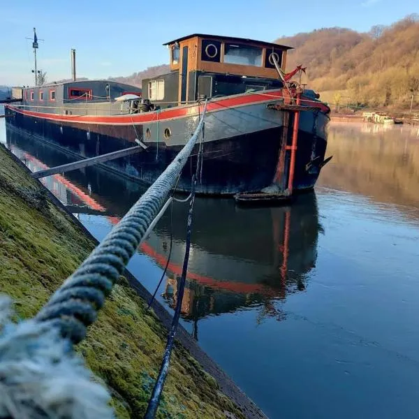 Une perle ! Péniche complète pour 8 sur la Meuse, région Namur, hotel in Andenne