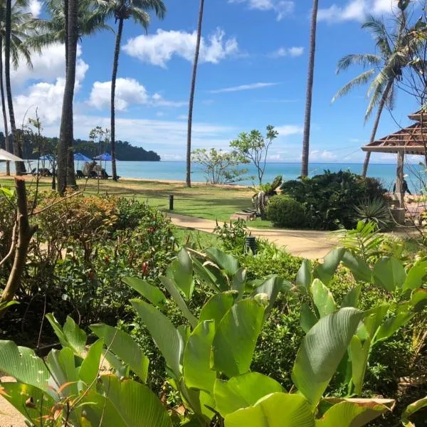 Nang Thong Beach Resort โรงแรมในเขาหลัก