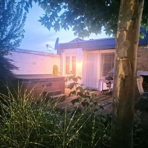 Bungalow, Uneinsehbar, 8 Personen maximal, 3 Personen oben, 5 unten, Hotel in Eschborn