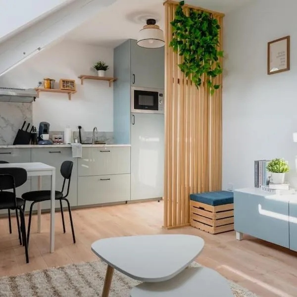 Suite Sous Velux T2, hotel in Saint-Nazaire