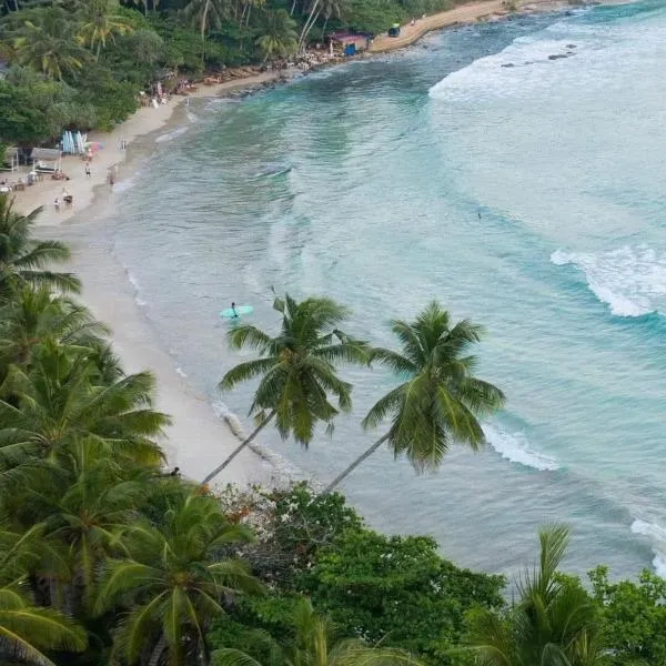 Ronaya Surf Waves, hotel v destinaci Hiriketiya