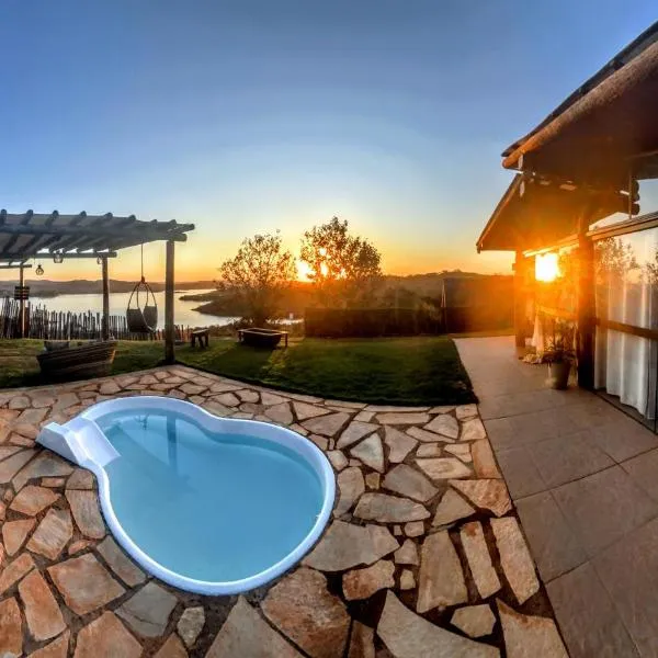 Chalé Mirante, piscina, cachoeira, lago e vista espetacular, hotel in Alexânia