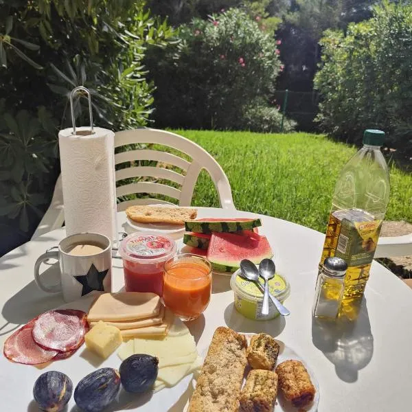 Casa Addaia Playa Arenal d'en Castell Beach, hotel in Es Mercadal