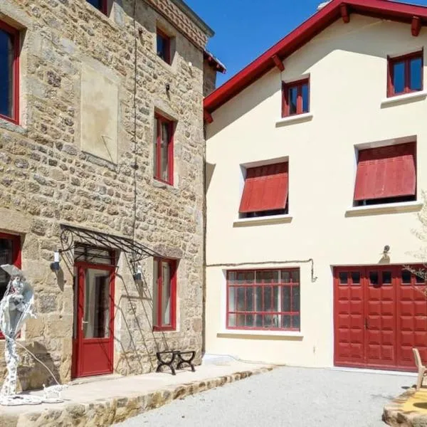 Maison d'artiste de village, hotel v destinaci Rozier-Côtes-dʼAurec