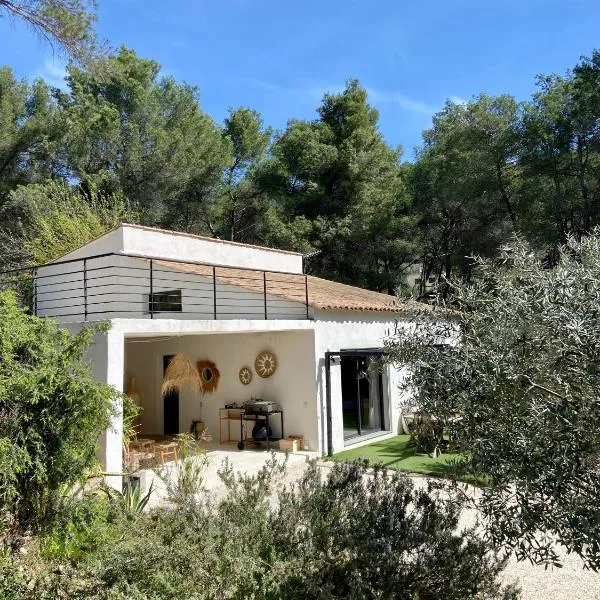 Superbe maison avec jacuzzi, hotel v destinaci Ventabren