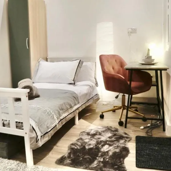 Picturesque City Cabin NW4 - Own Entry - Professional, hotel sa Hendon