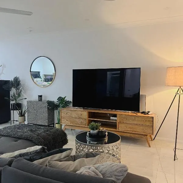 Spacious family home, hotel v destinaci Campbelltown