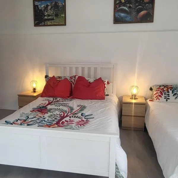 Charming Duplex, hotel in Le Vésinet
