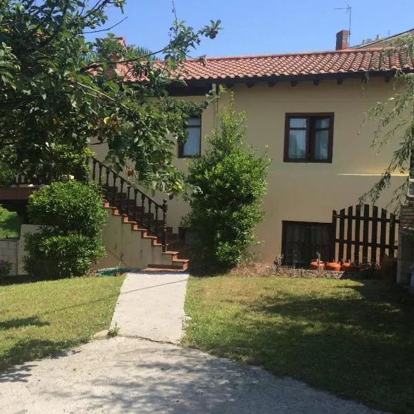 LA CASUCA planta alta COMILLAS, khách sạn ở Comillas