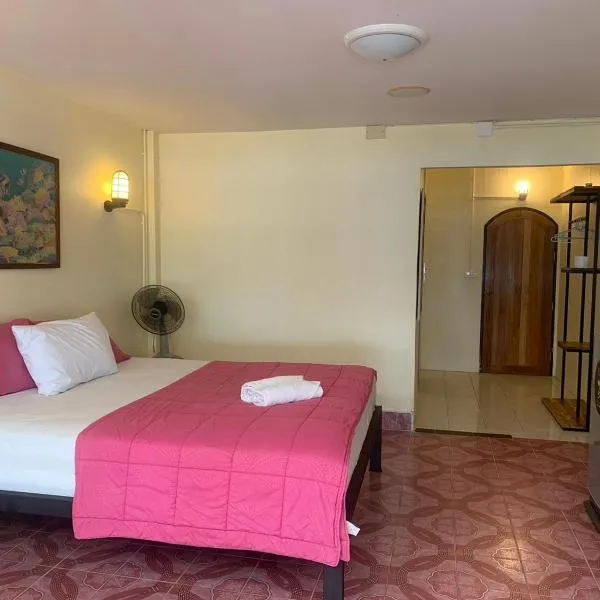 Hotel Seaview Pirates Terrace, hotel v destinaci Ban Phru Ching (1)