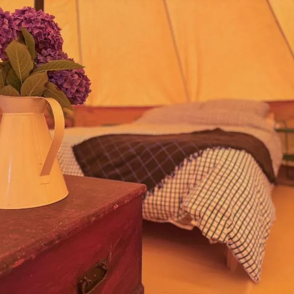 Fully Furnished Bell Tent 3, hotel v destinaci Carlyon Bay