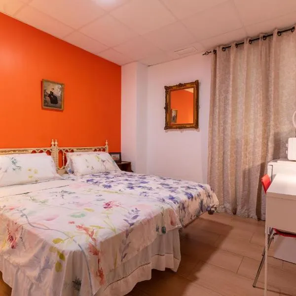 Mirador 2 del Mercado Central - habitacion con baño privado en el centro de la Ciudad Vella、バレンシアのホテル