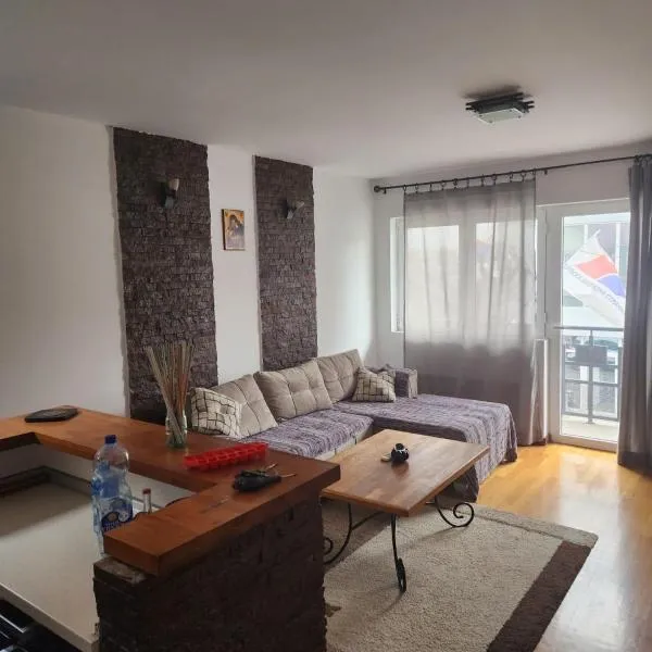 Jednosoban stan u blizini centra i Aqua Parka, hotel in Ub