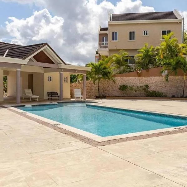 오초리오스에 위치한 호텔 Luxury Sea-View Townhouse Pool Ocho Rios