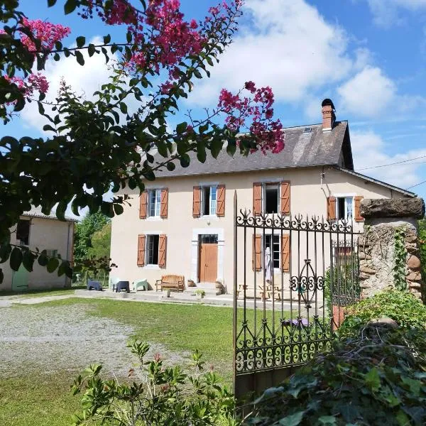 La grange ô merles, hotel v destinaci Arrien