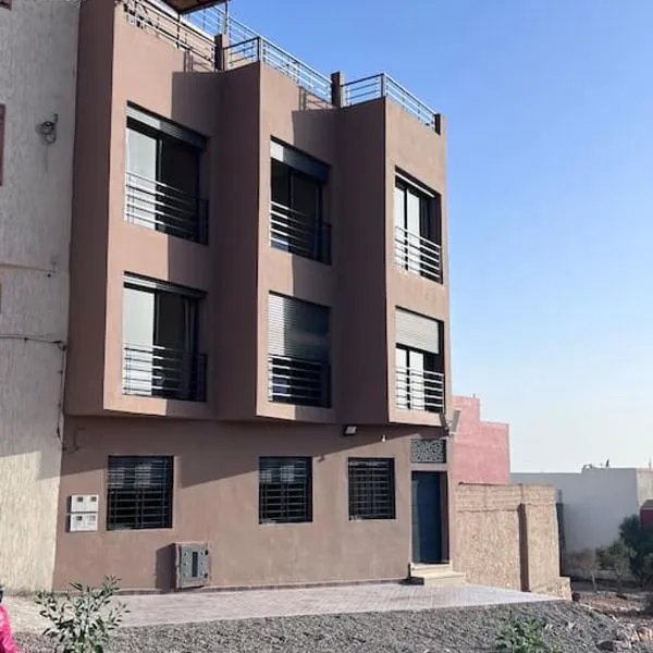 Appartement No 1 vue sur la cour，位于Tamraght Oufella的酒店