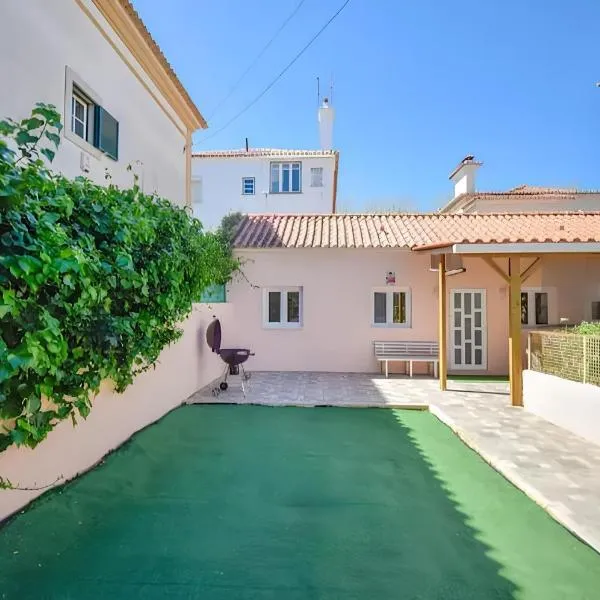 Casinha da Parede - 5 min from the beach, hotel a Parede