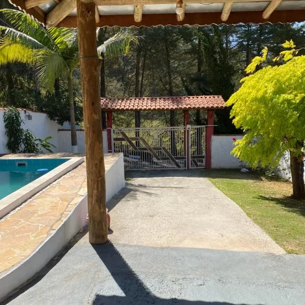 Cantinho na roca com piscina, hotel in Santo Antônio do Pinhal