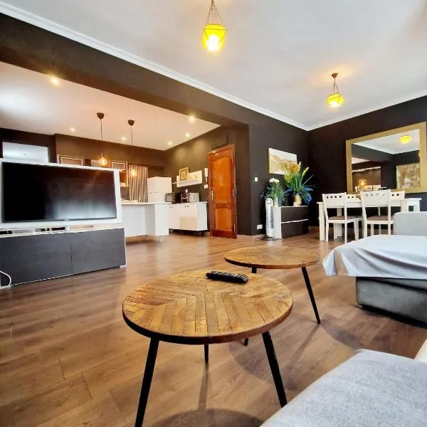 Apartamento amplio en el centro de Cazorla - ideal para familias y grupos, hotel in Cazorla