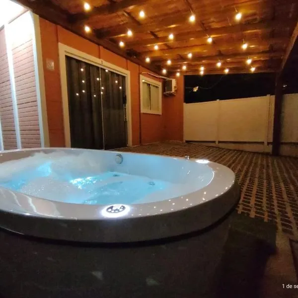 CASA CLIMATIZADA COM HIDROMASSAGEM PRÓXIMO BETO CARRERO E PRAIAS - Casa 1 DuMar Hospedagem, hotel a Penha