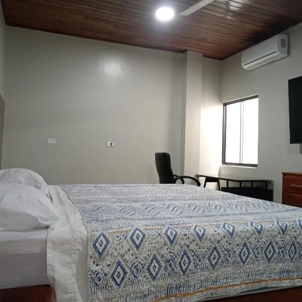 Alojamiento CASA LUNA, hotel in Iquitos