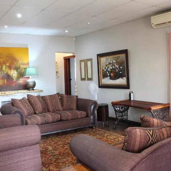 Tucked-Away 1&2 Bedroom Houses, hotel v destinaci Nelspruit