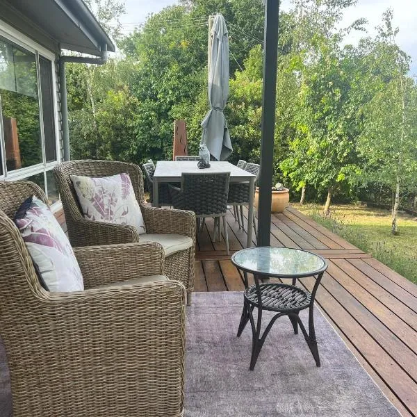 Acorn Cottage your home away from home in Whitfield, hotel in Whitfield