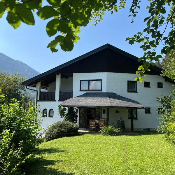 Die Landhausvilla in Unterach am Attersee, готель у місті Унтерах-ам-Аттерзе