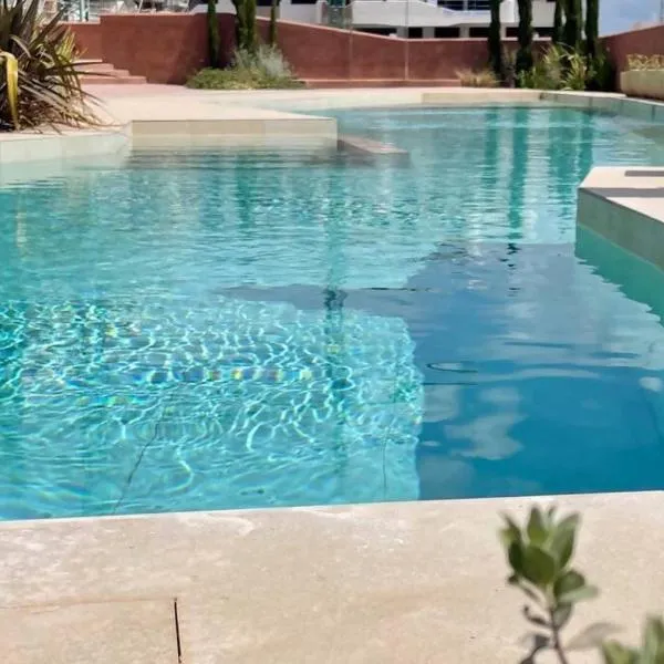 Piscina Chic con gran Terraza, hotel in Murcia