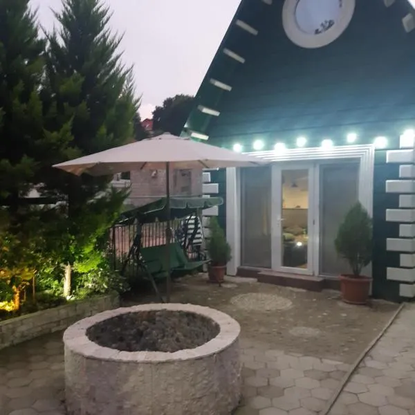 Green House, готель у місті Махінджаурі