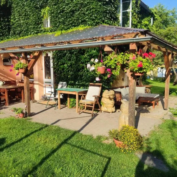 Apartment in blossom garden, hotel v Novém Městě pod Smrkem