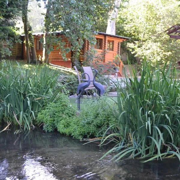 Traditional Log Cabin next to Harry Potter Studios, hotel v destinaci Kings Langley