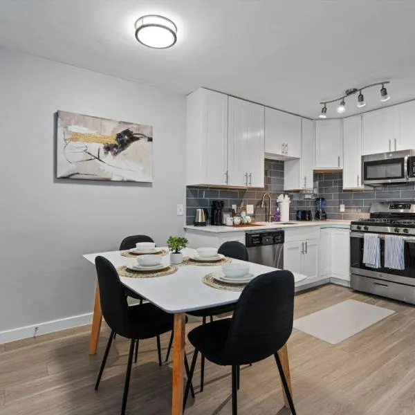 Mins 2 Dwntown - Private Stay - Nestled Austin Pad, ξενοδοχείο στο Ώστιν