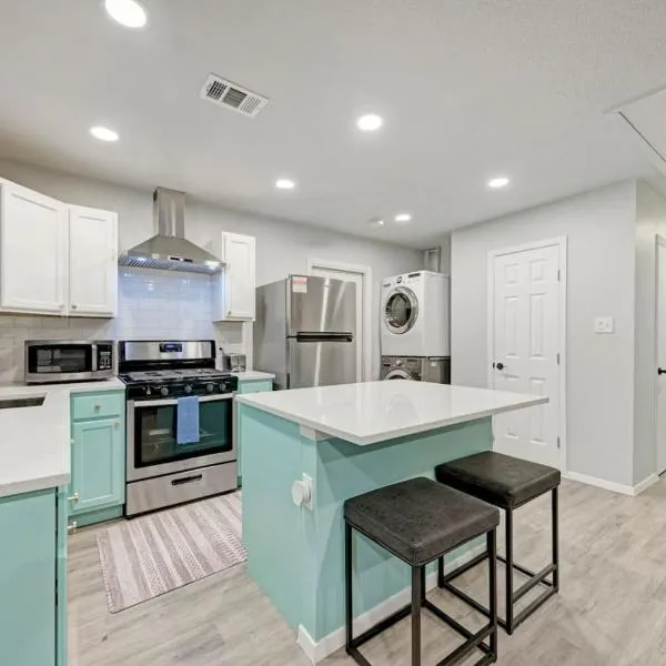 Cozy Modernized Home - Minutes to Downtown-AUS