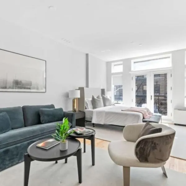 Luxe Studio w Juliet Balcony in Upper East、ニューヨークのホテル