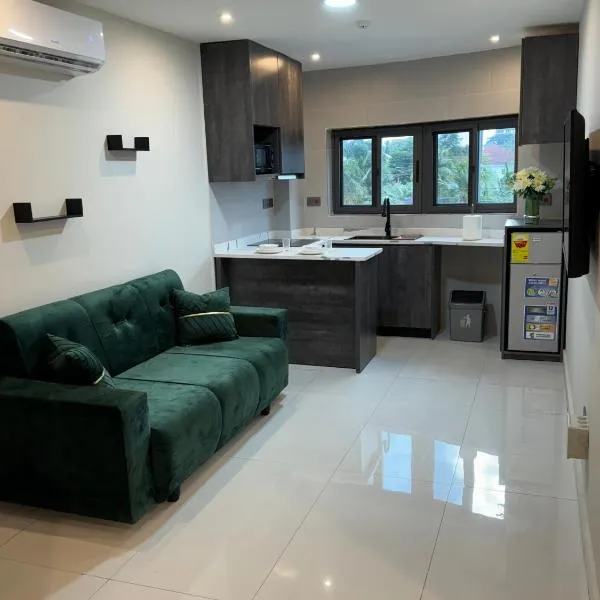 Modern 1 Bedroom Ground Floor Apartment with Serene Mountain Views, close to Aburi Walking Trail, hotel in North Legon