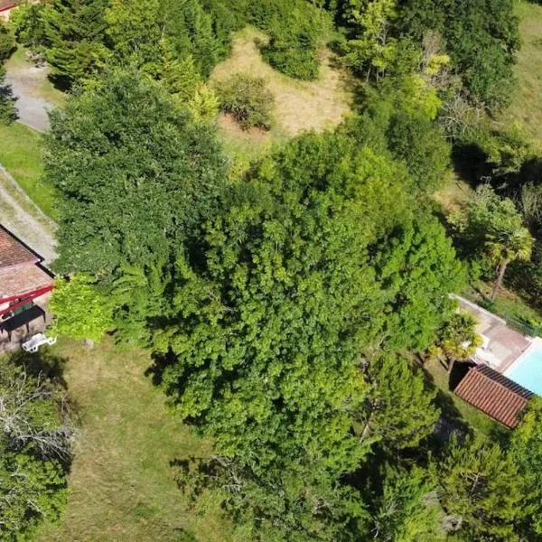 Gîte 8 personnes avec piscine, hotel em Agnac