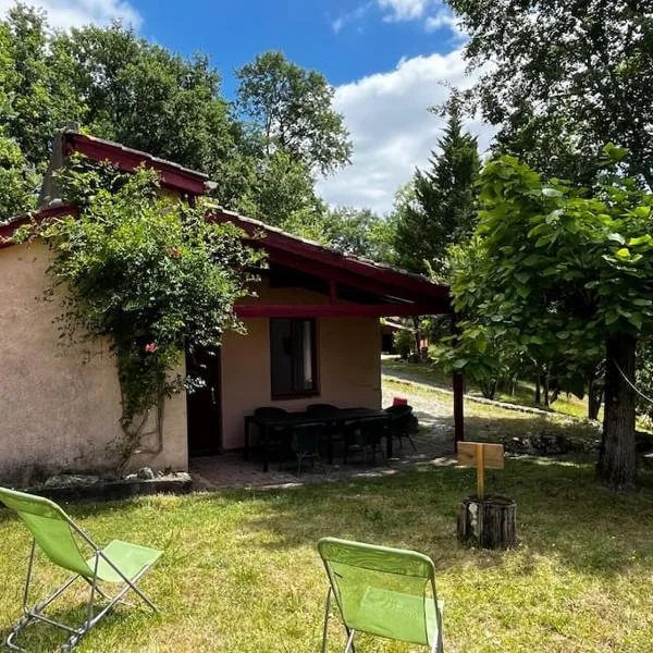 Gîte 8 personnes dans un écrin de verdure avec vue、Agnacのホテル
