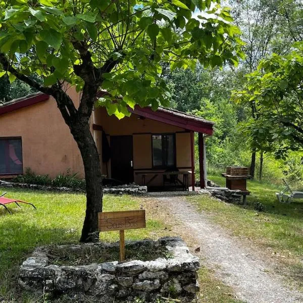 Gîte 6 personnes avec piscine, hotel em Agnac