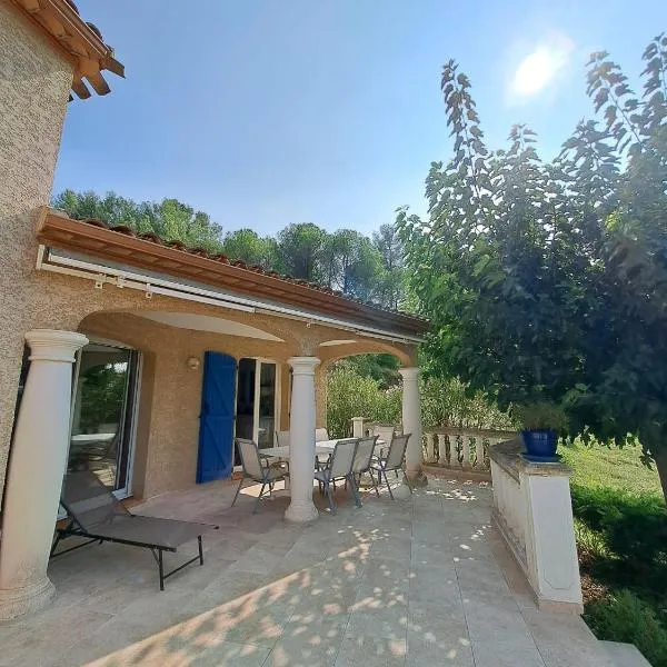 Belle villa entre garrigue et rivière, hotel v destinaci Saint-Chinian