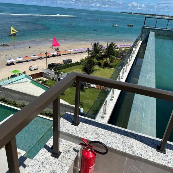 Apartamento térreo com piscina beira mar de Porto de Galinhas