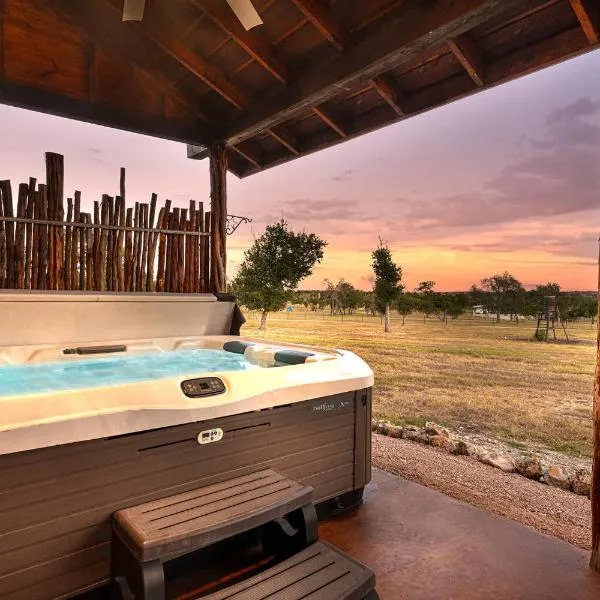 Rockin' R - Shooting Star Cabin, ξενοδοχείο σε Fredericksburg