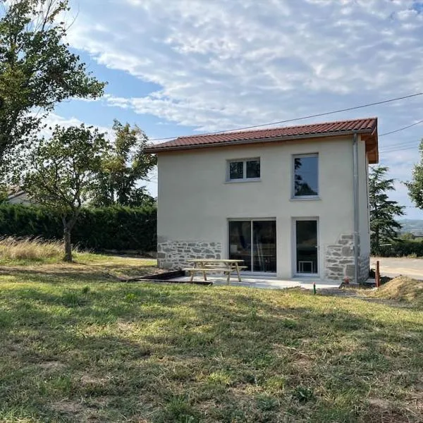 La Lodge des Champs, hotel v destinaci Champdieu