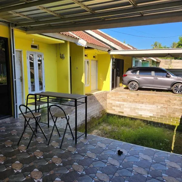 Mysterieus Guest House, hotel in Pawenang