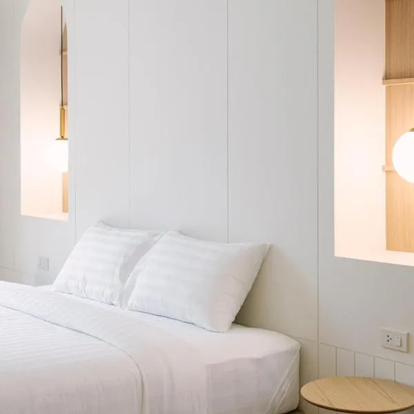 Moon House BKK Room 3A, hotel in Bangna