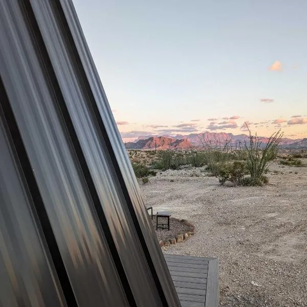 Stardust Big Bend Luxury A-Frame#2 with a fab view – hotel w mieście Terlingua