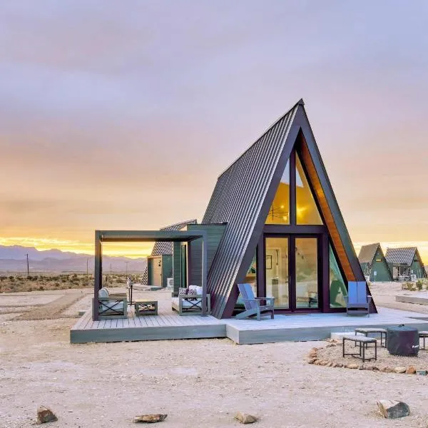 Stardust Big Bend Luxury A-Frame#8 with a fab view, hotel in Terlingua