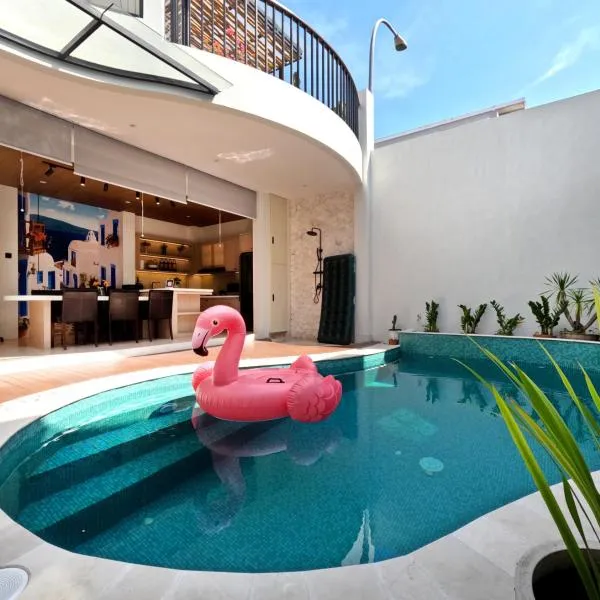 Casa de Jingga - KBP with Aesthetic Pool, Fun for Family & Friends, Near Whoosh High Speed Train, hotel di Padalarang