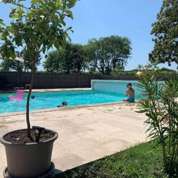 Maison de campagne Gite Les Agates, hôtel à Camiran